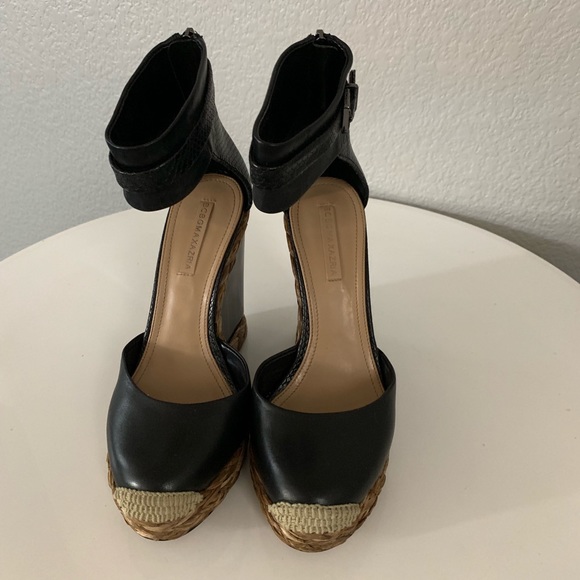 $79🔥BCBG wedge shoes size 8.5 or 38.5 - Picture 1 of 5